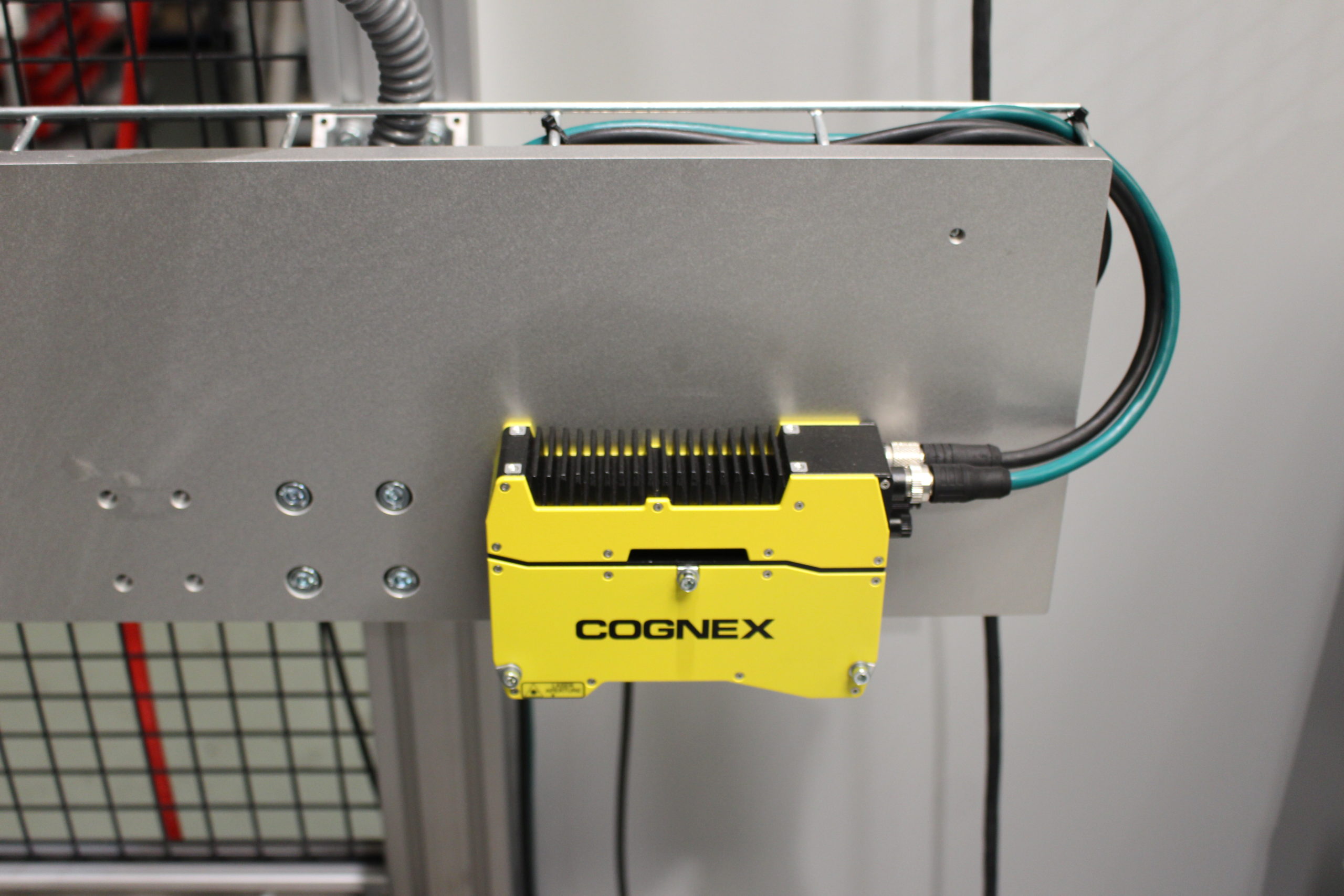 Robotcel voor ultraprecieze dichting van accubox Land Rover